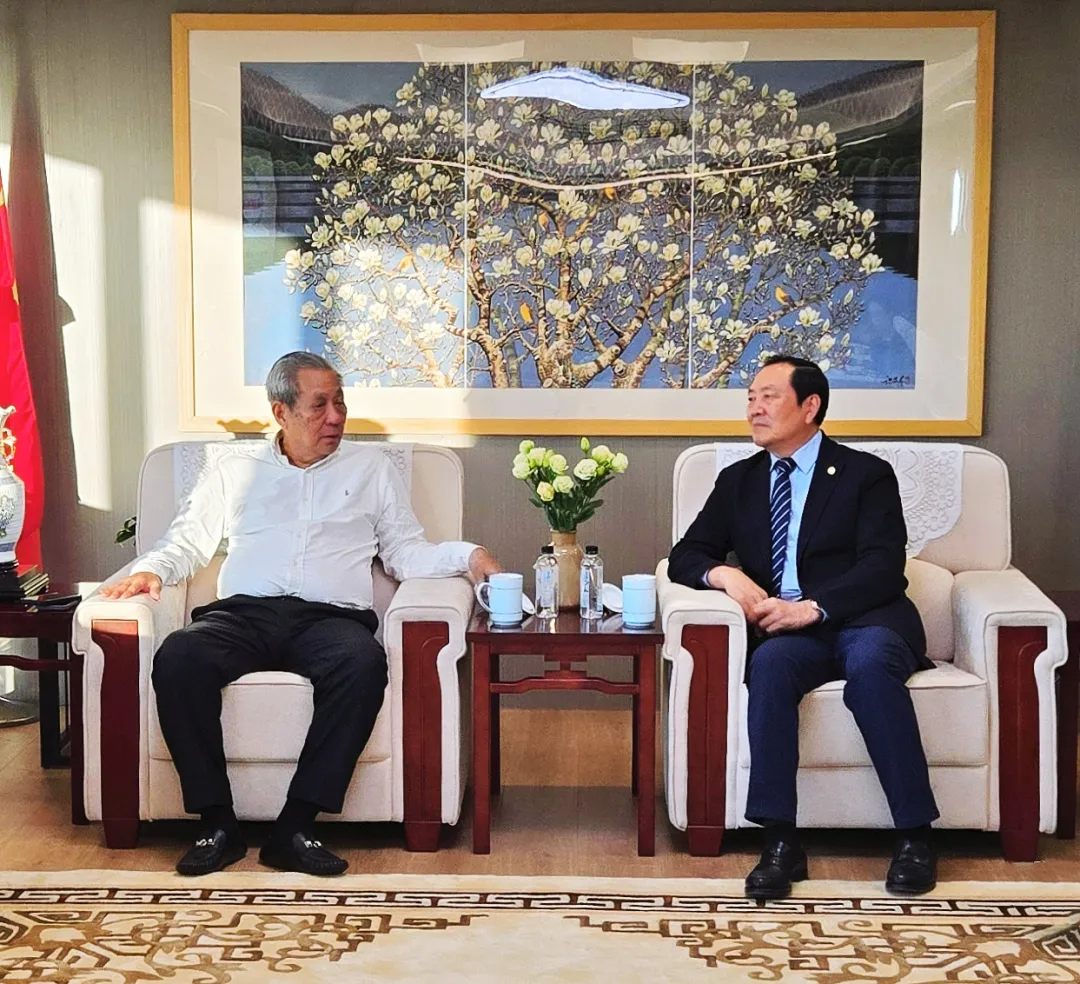 權(quán)順基會(huì)長(zhǎng)接待泰國(guó)前副總理披尼·扎祿頌巴來(lái)訪亞經(jīng)協(xié) 